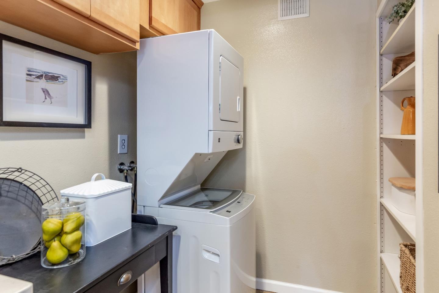 Detail Gallery Image 22 of 29 For 3382 Brittan Ave #6,  San Carlos,  CA 94070 - 3 Beds | 2 Baths