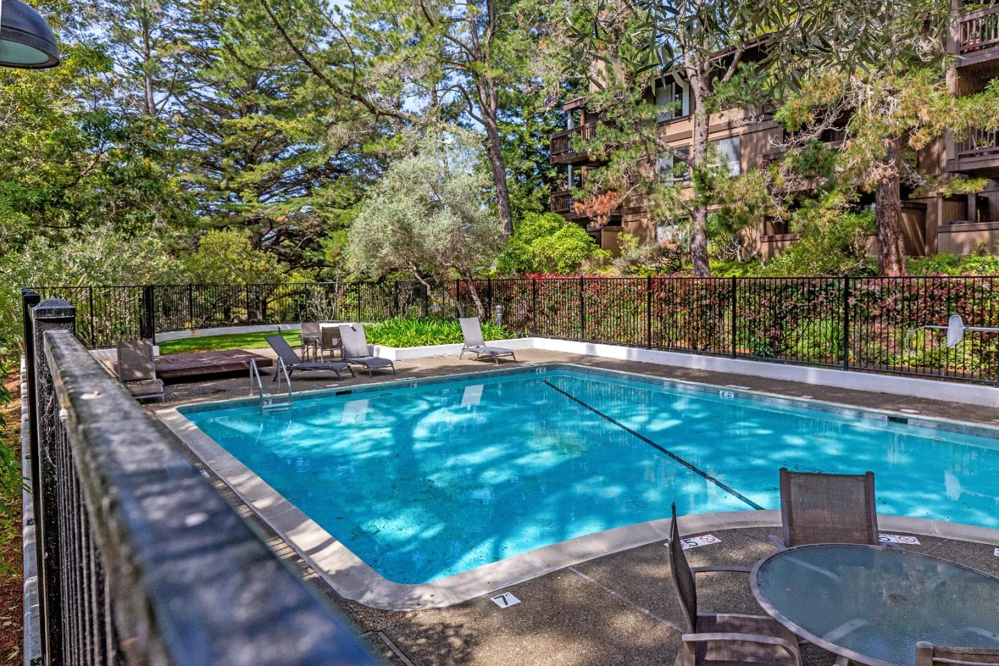 Detail Gallery Image 25 of 29 For 3382 Brittan Ave #6,  San Carlos,  CA 94070 - 3 Beds | 2 Baths