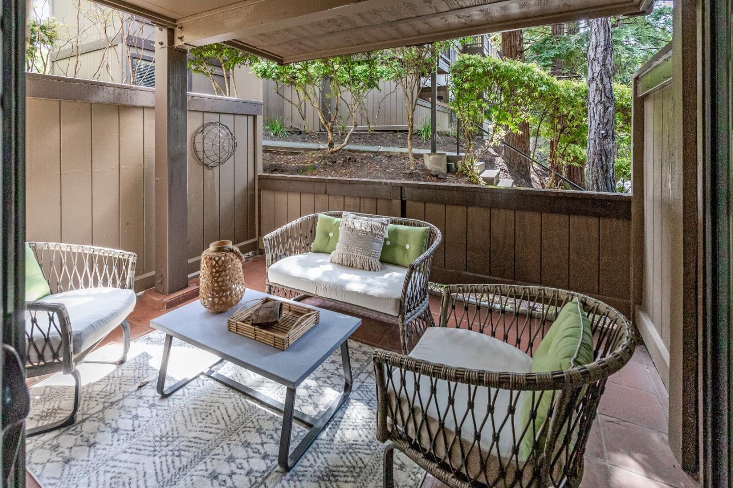 Detail Gallery Image 7 of 29 For 3382 Brittan Ave #6,  San Carlos,  CA 94070 - 3 Beds | 2 Baths