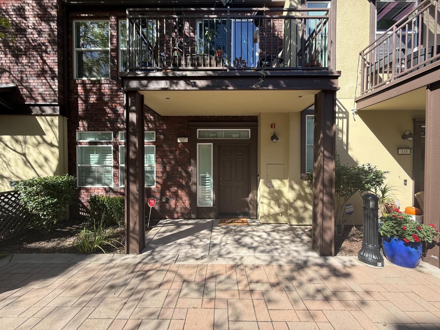 Detail Gallery Image 2 of 37 For 337 Bautista Pl, San Jose,  CA 95126 - 2 Beds | 2/1 Baths