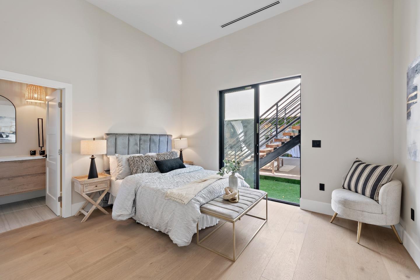Detail Gallery Image 12 of 44 For 326 S Henry Ave, San Jose,  CA 95117 - 5 Beds | 5/1 Baths