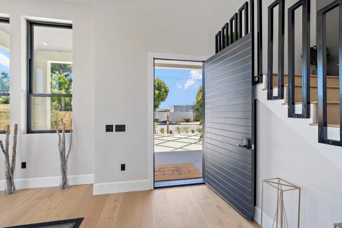 Detail Gallery Image 3 of 44 For 326 S Henry Ave, San Jose,  CA 95117 - 5 Beds | 5/1 Baths
