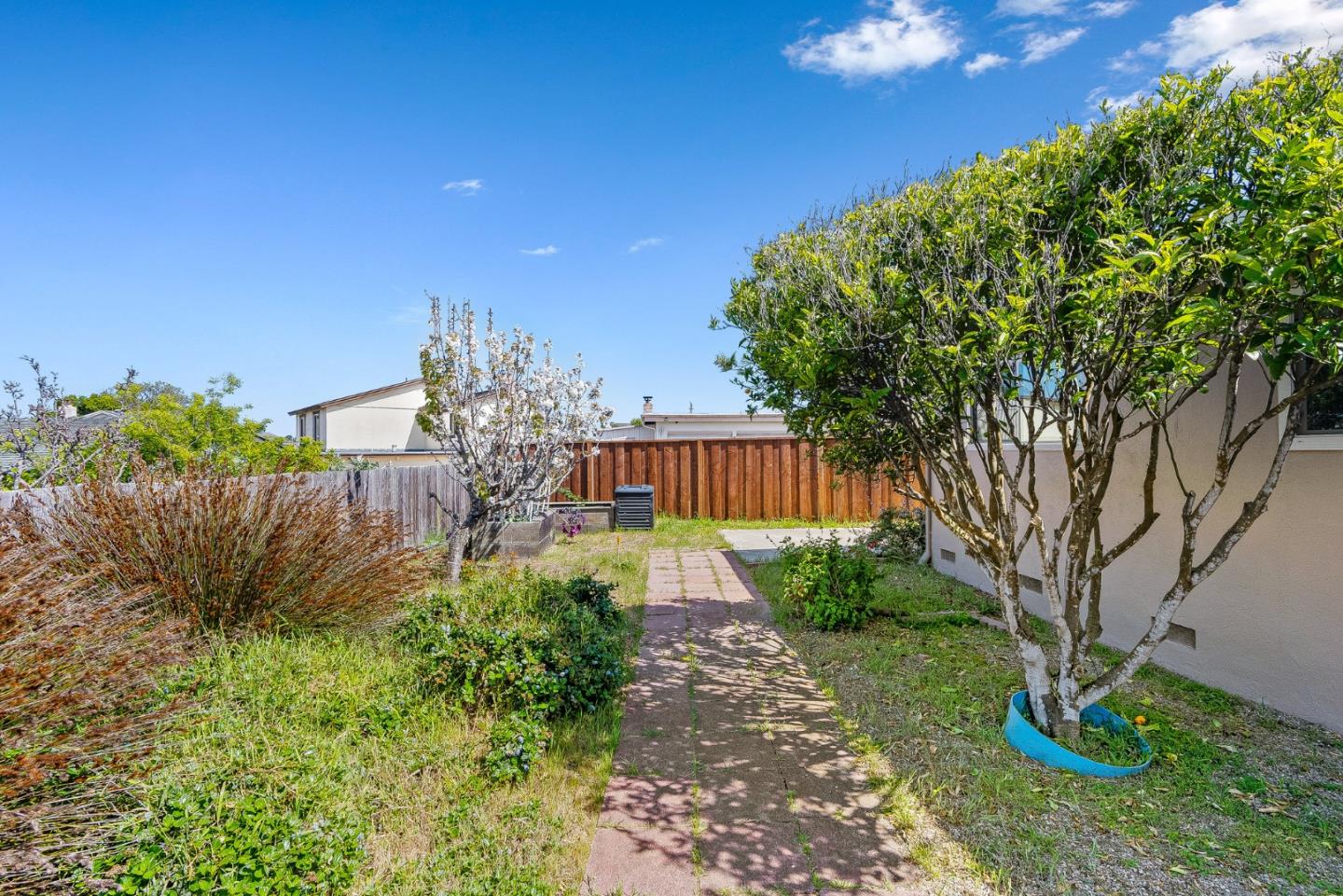 Detail Gallery Image 29 of 41 For 475 Larson Ct, Marina,  CA 93933 - 3 Beds | 2 Baths