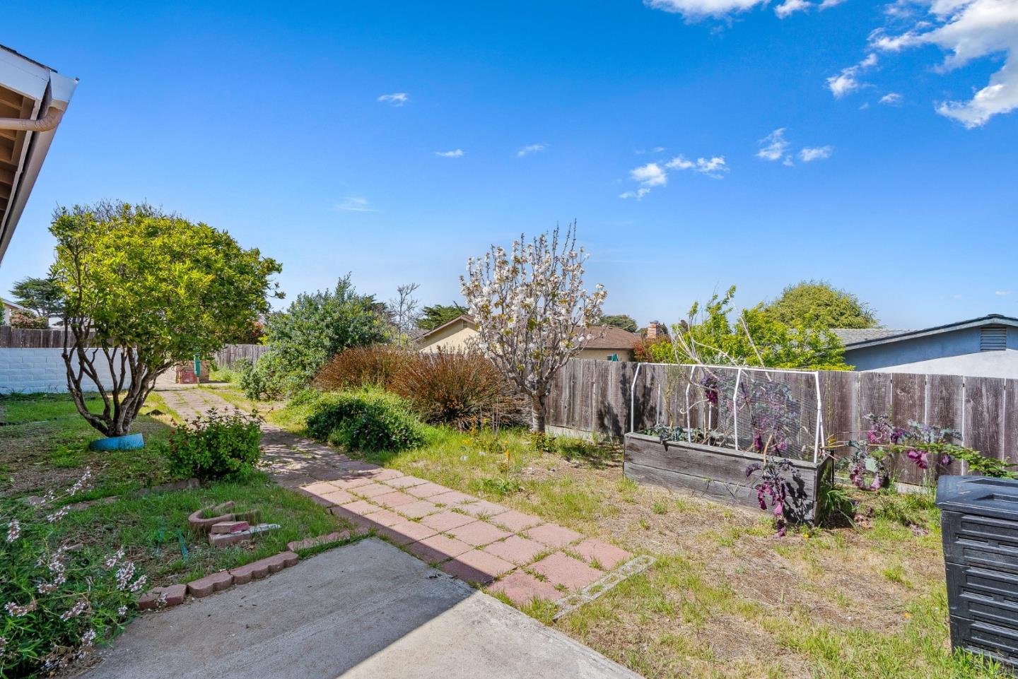 Detail Gallery Image 33 of 41 For 475 Larson Ct, Marina,  CA 93933 - 3 Beds | 2 Baths