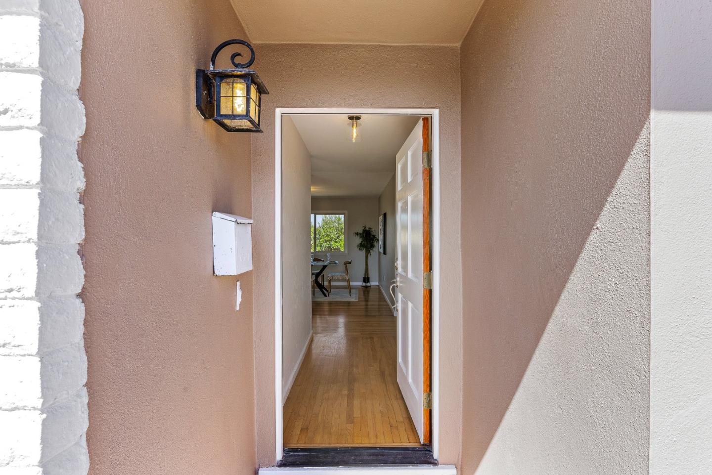 Detail Gallery Image 4 of 41 For 475 Larson Ct, Marina,  CA 93933 - 3 Beds | 2 Baths