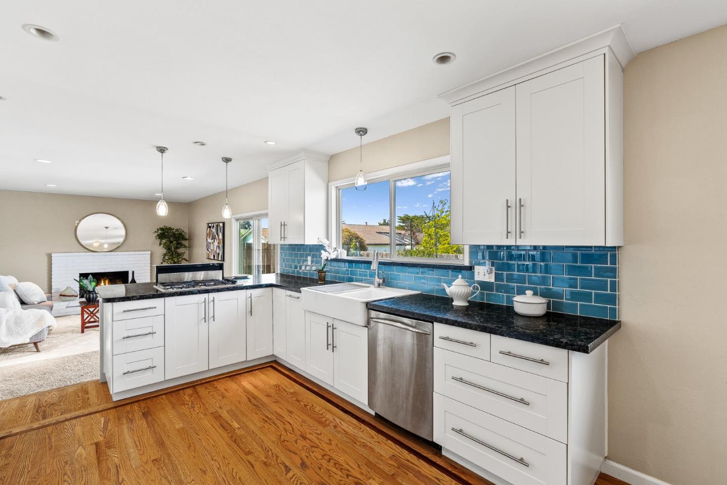 Detail Gallery Image 9 of 41 For 475 Larson Ct, Marina,  CA 93933 - 3 Beds | 2 Baths