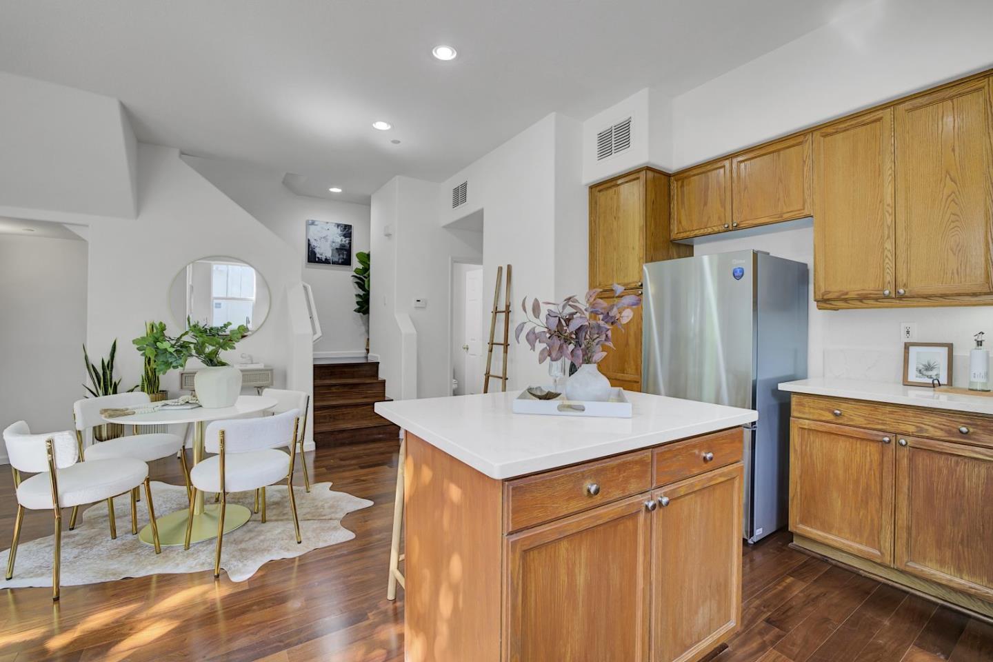 Detail Gallery Image 10 of 32 For 892 Towne Dr, Milpitas,  CA 95035 - 2 Beds | 2/1 Baths