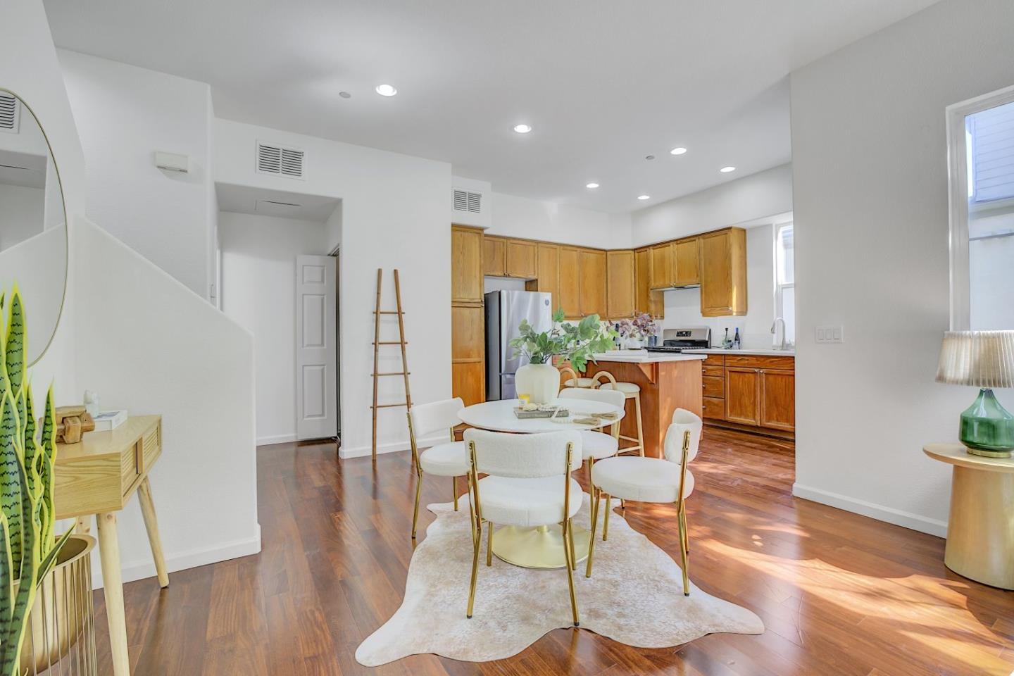 Detail Gallery Image 5 of 32 For 892 Towne Dr, Milpitas,  CA 95035 - 2 Beds | 2/1 Baths