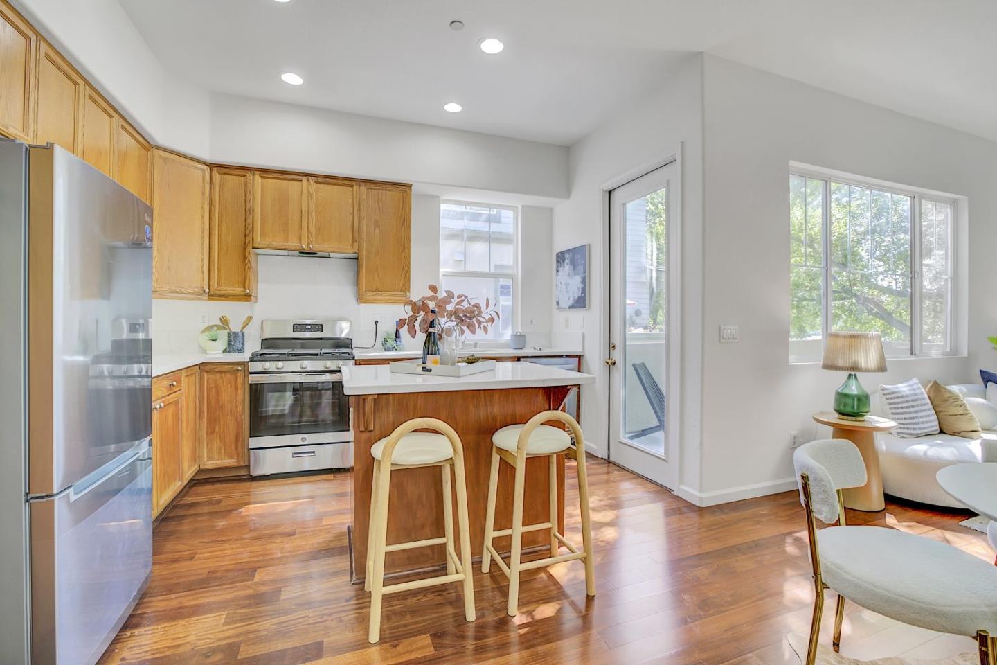 Detail Gallery Image 8 of 32 For 892 Towne Dr, Milpitas,  CA 95035 - 2 Beds | 2/1 Baths
