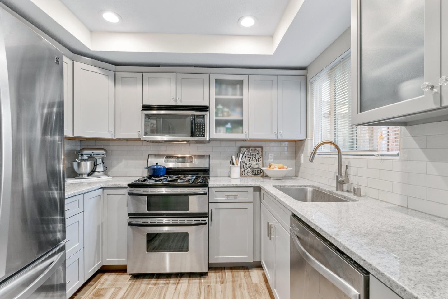 Detail Gallery Image 3 of 39 For 110 Brookshire Dr, Watsonville,  CA 95076 - 3 Beds | 2/1 Baths