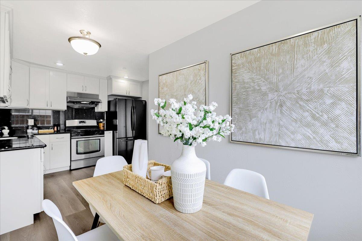 Detail Gallery Image 13 of 49 For 824 Acacia Ave, Sunnyvale,  CA 94086 - 3 Beds | 2 Baths
