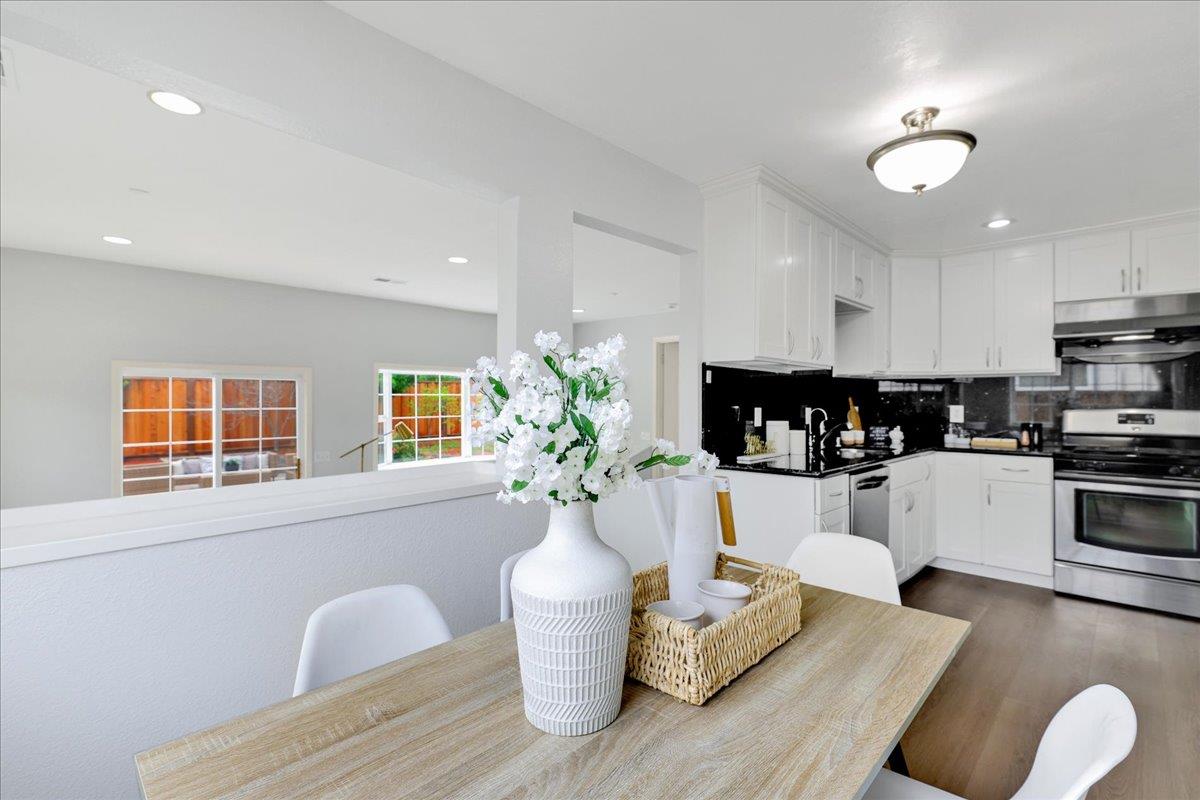 Detail Gallery Image 14 of 49 For 824 Acacia Ave, Sunnyvale,  CA 94086 - 3 Beds | 2 Baths