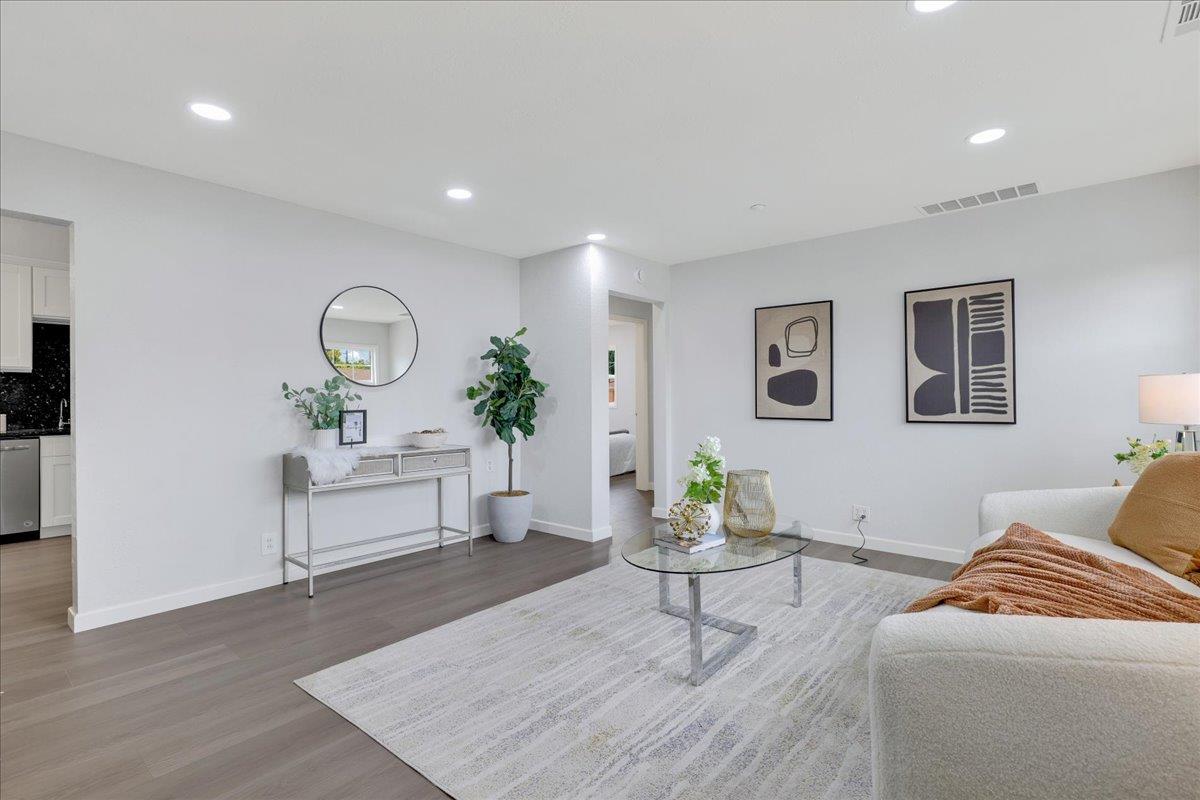 Detail Gallery Image 5 of 49 For 824 Acacia Ave, Sunnyvale,  CA 94086 - 3 Beds | 2 Baths