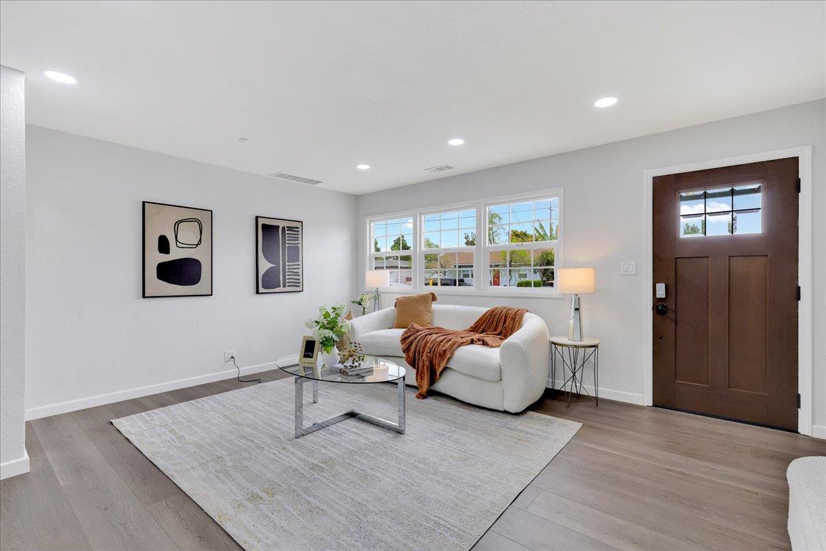 Detail Gallery Image 6 of 49 For 824 Acacia Ave, Sunnyvale,  CA 94086 - 3 Beds | 2 Baths