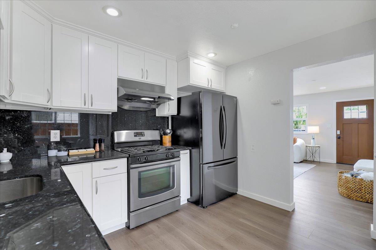 Detail Gallery Image 8 of 49 For 824 Acacia Ave, Sunnyvale,  CA 94086 - 3 Beds | 2 Baths
