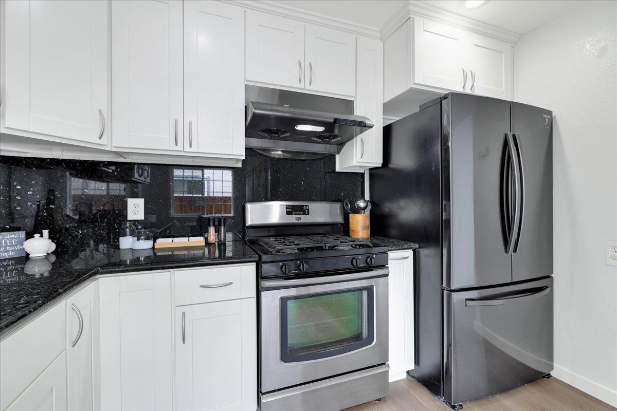 Detail Gallery Image 9 of 49 For 824 Acacia Ave, Sunnyvale,  CA 94086 - 3 Beds | 2 Baths
