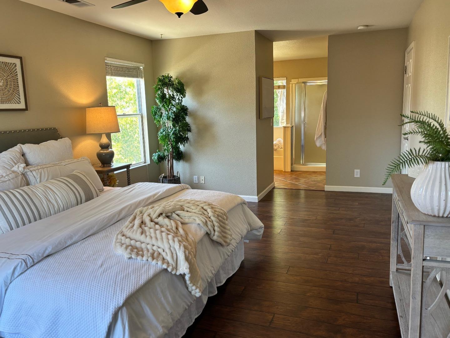 Detail Gallery Image 15 of 31 For 1341 Briarberry Ln, Gilroy,  CA 95020 - 4 Beds | 2/1 Baths