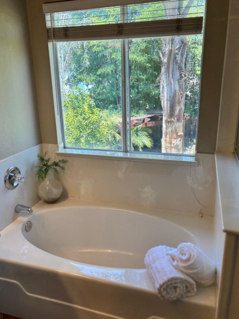 Detail Gallery Image 18 of 31 For 1341 Briarberry Ln, Gilroy,  CA 95020 - 4 Beds | 2/1 Baths