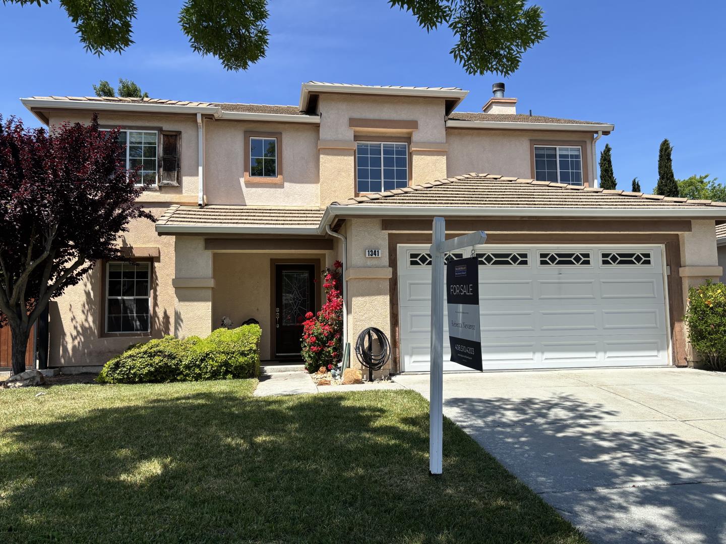 Detail Gallery Image 2 of 31 For 1341 Briarberry Ln, Gilroy,  CA 95020 - 4 Beds | 2/1 Baths