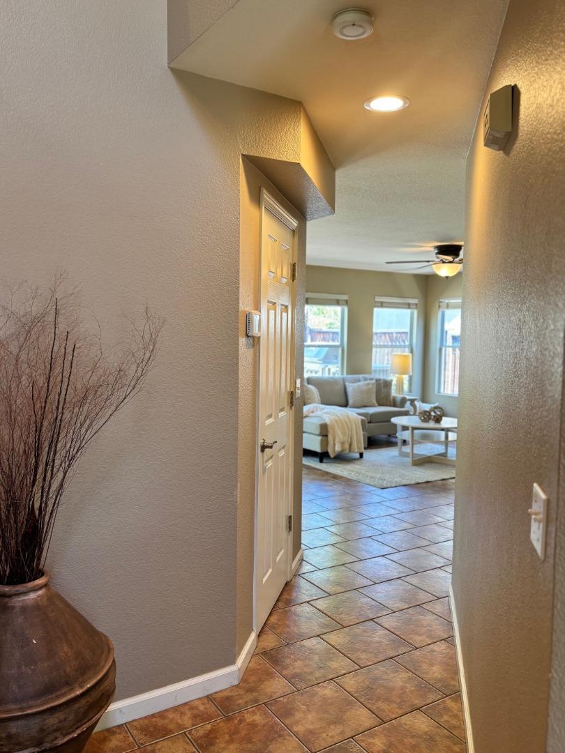 Detail Gallery Image 6 of 31 For 1341 Briarberry Ln, Gilroy,  CA 95020 - 4 Beds | 2/1 Baths