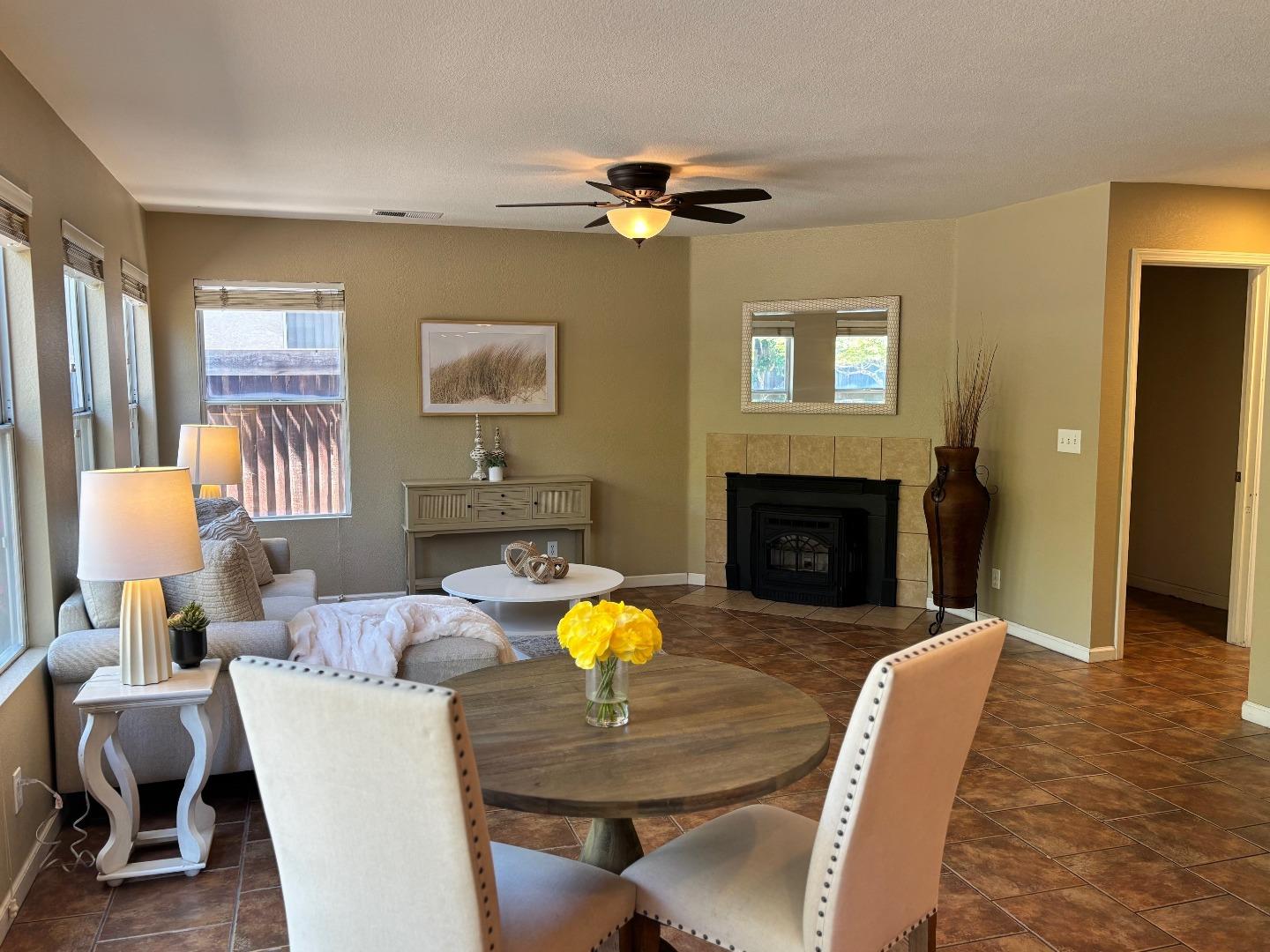 Detail Gallery Image 9 of 31 For 1341 Briarberry Ln, Gilroy,  CA 95020 - 4 Beds | 2/1 Baths
