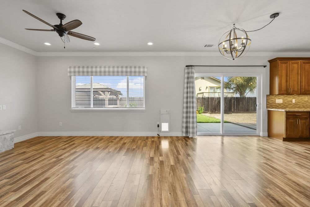Detail Gallery Image 11 of 57 For 1390 Marilyn Ct, Hollister,  CA 95023 - 4 Beds | 3 Baths