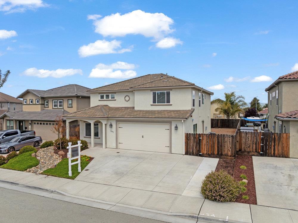 Detail Gallery Image 2 of 57 For 1390 Marilyn Ct, Hollister,  CA 95023 - 4 Beds | 3 Baths