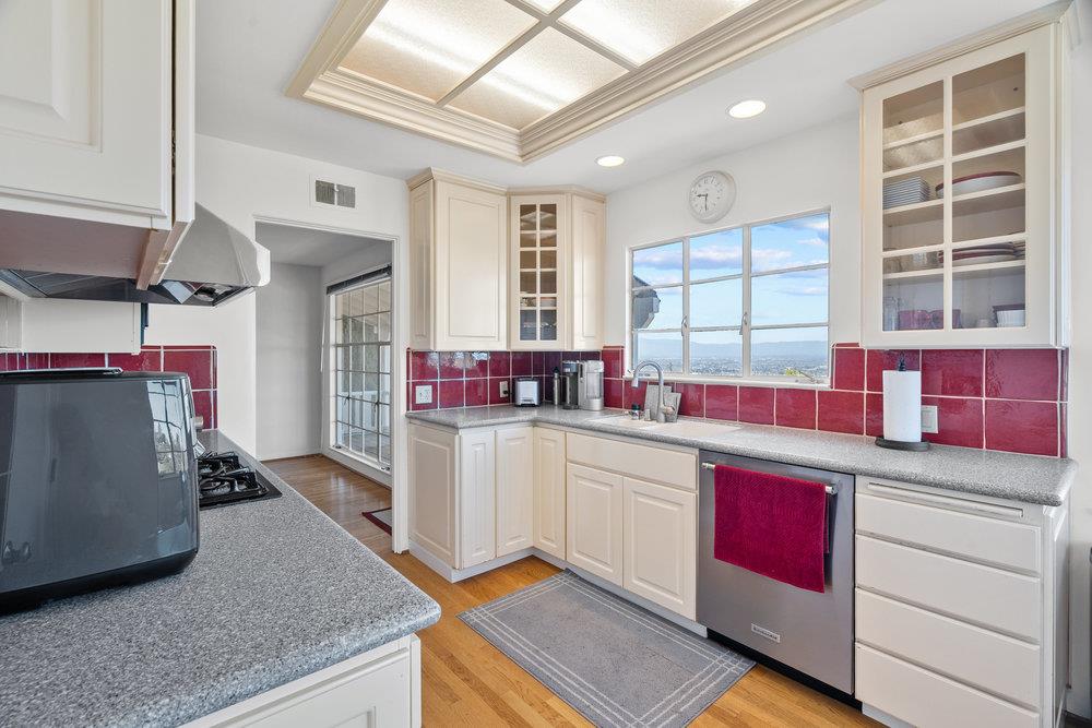 Detail Gallery Image 14 of 53 For 15711 Highland Dr, San Jose,  CA 95127 - 4 Beds | 2 Baths