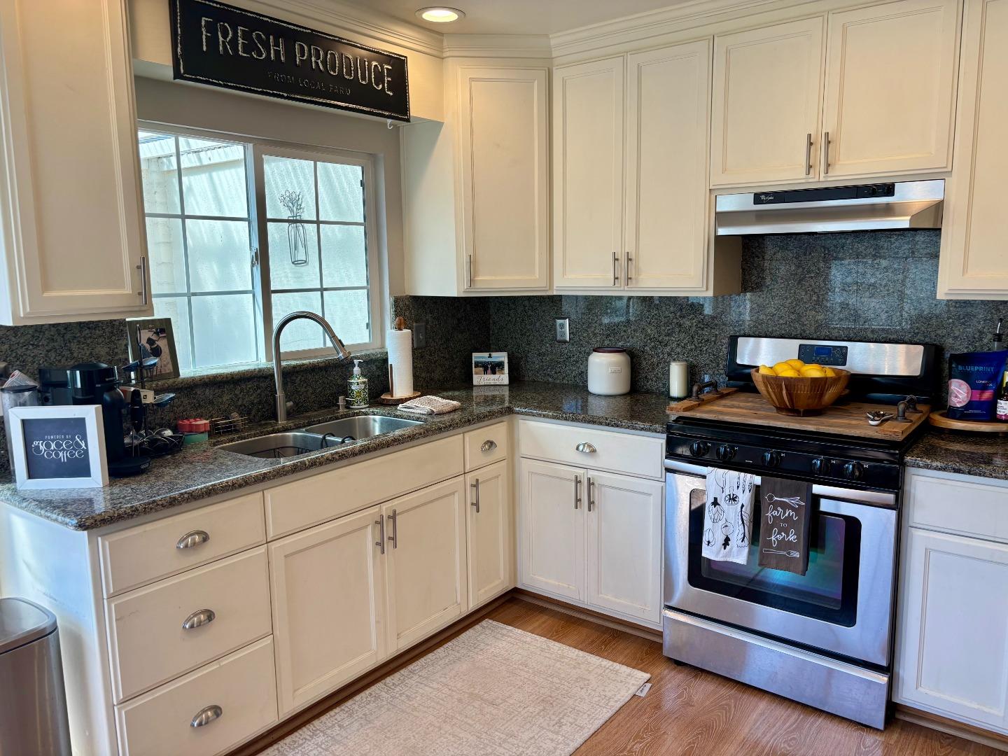 Detail Gallery Image 2 of 14 For 328 Quintero Cir, Salinas,  CA 93906 - 2 Beds | 1 Baths