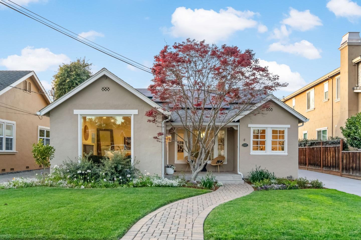 Detail Gallery Image 2 of 54 For 847 Willow Glen Way, San Jose,  CA 95125 - 3 Beds | 1/1 Baths