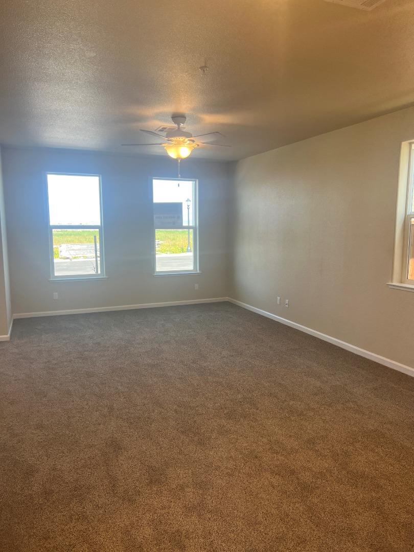 Detail Gallery Image 4 of 22 For 153 Brunia Pl, King City,  CA 93930 - 3 Beds | 2/1 Baths