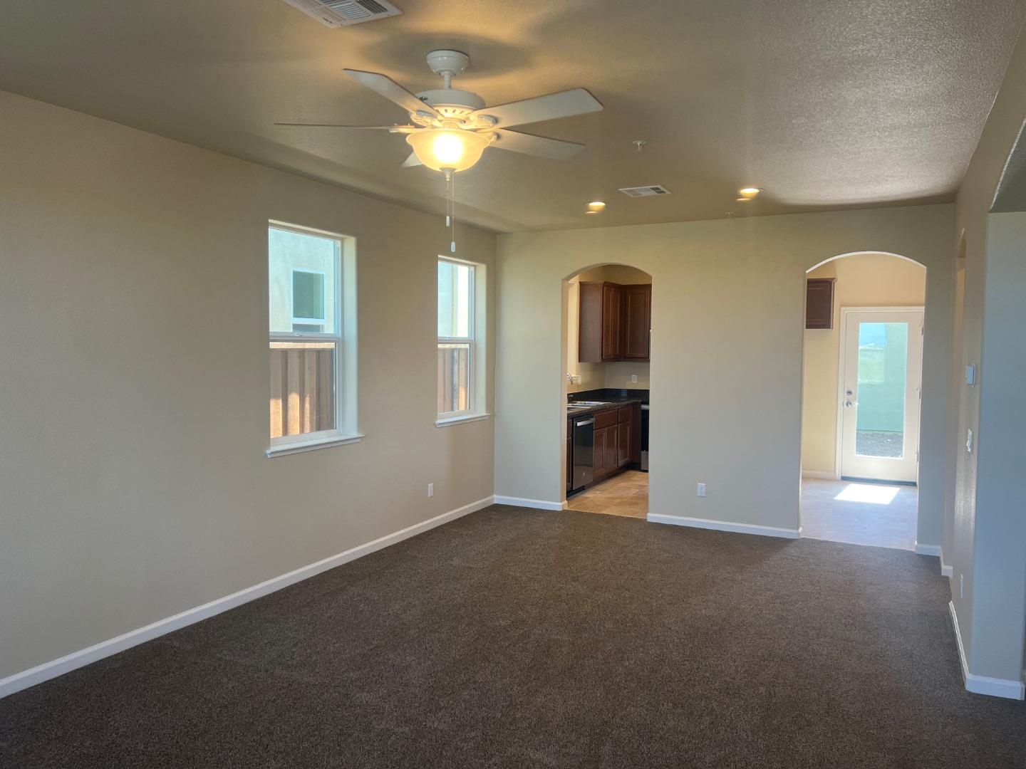 Detail Gallery Image 5 of 22 For 153 Brunia Pl, King City,  CA 93930 - 3 Beds | 2/1 Baths