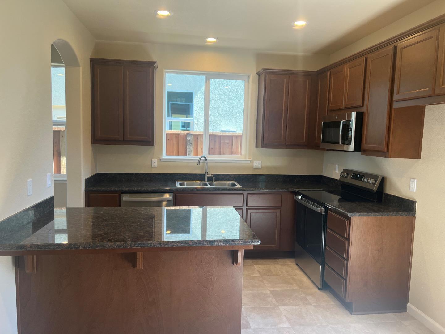 Detail Gallery Image 9 of 22 For 153 Brunia Pl, King City,  CA 93930 - 3 Beds | 2/1 Baths