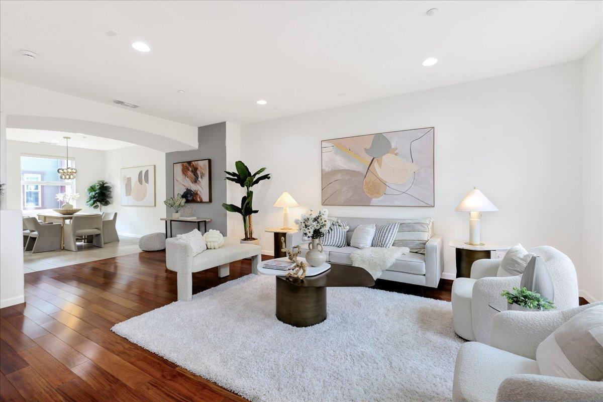 Detail Gallery Image 2 of 40 For 243 Peppermint Tree Ter #5,  Sunnyvale,  CA 94086 - 3 Beds | 3/1 Baths