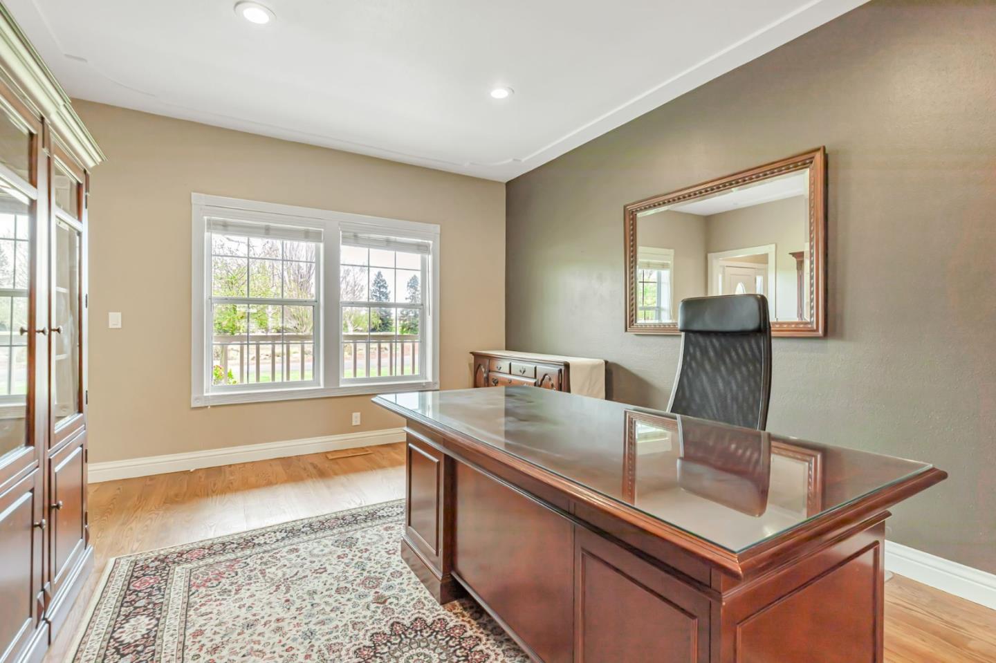 Detail Gallery Image 14 of 93 For 560 Tevis Trl, Hollister,  CA 95023 - 6 Beds | 3/1 Baths