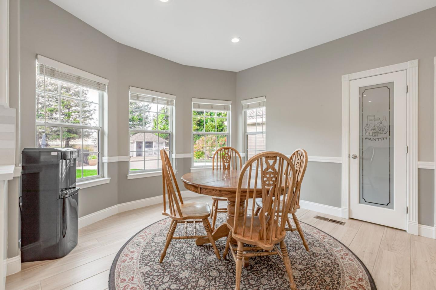 Detail Gallery Image 22 of 93 For 560 Tevis Trl, Hollister,  CA 95023 - 6 Beds | 3/1 Baths