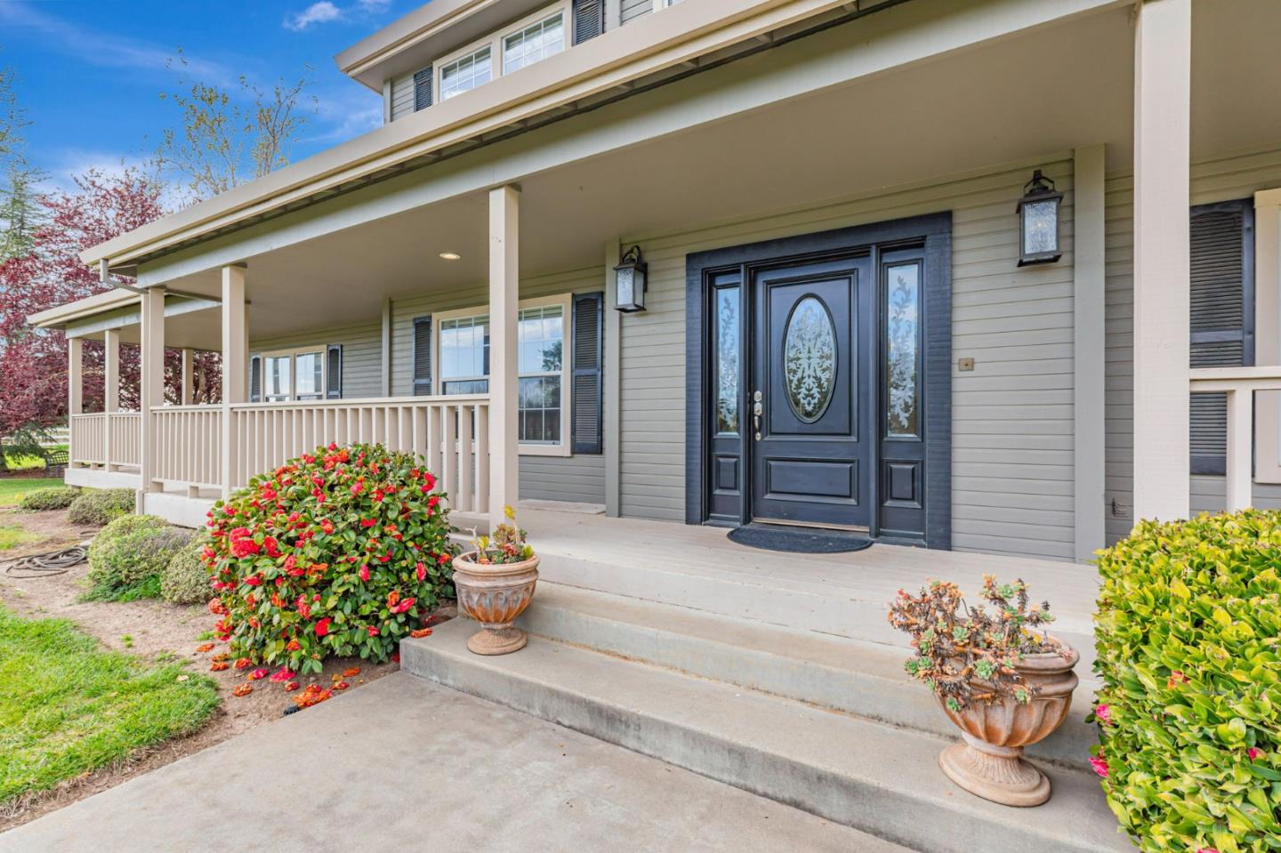 Detail Gallery Image 3 of 93 For 560 Tevis Trl, Hollister,  CA 95023 - 6 Beds | 3/1 Baths