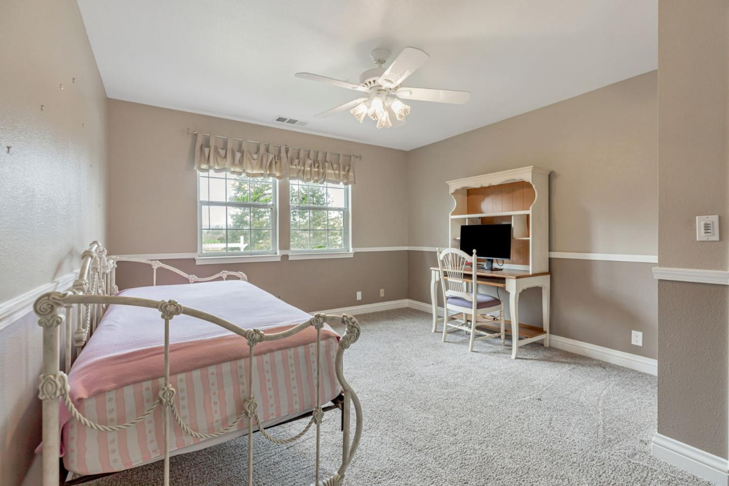 Detail Gallery Image 34 of 93 For 560 Tevis Trl, Hollister,  CA 95023 - 6 Beds | 3/1 Baths
