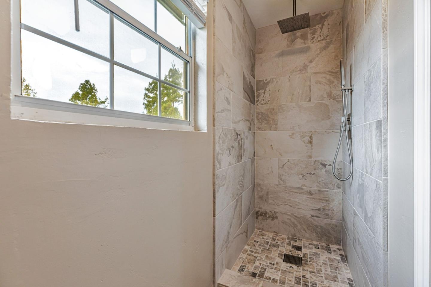 Detail Gallery Image 42 of 93 For 560 Tevis Trl, Hollister,  CA 95023 - 6 Beds | 3/1 Baths