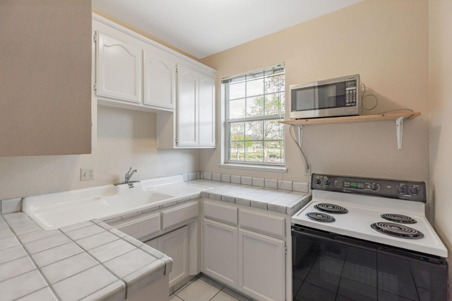 Detail Gallery Image 44 of 93 For 560 Tevis Trl, Hollister,  CA 95023 - 6 Beds | 3/1 Baths