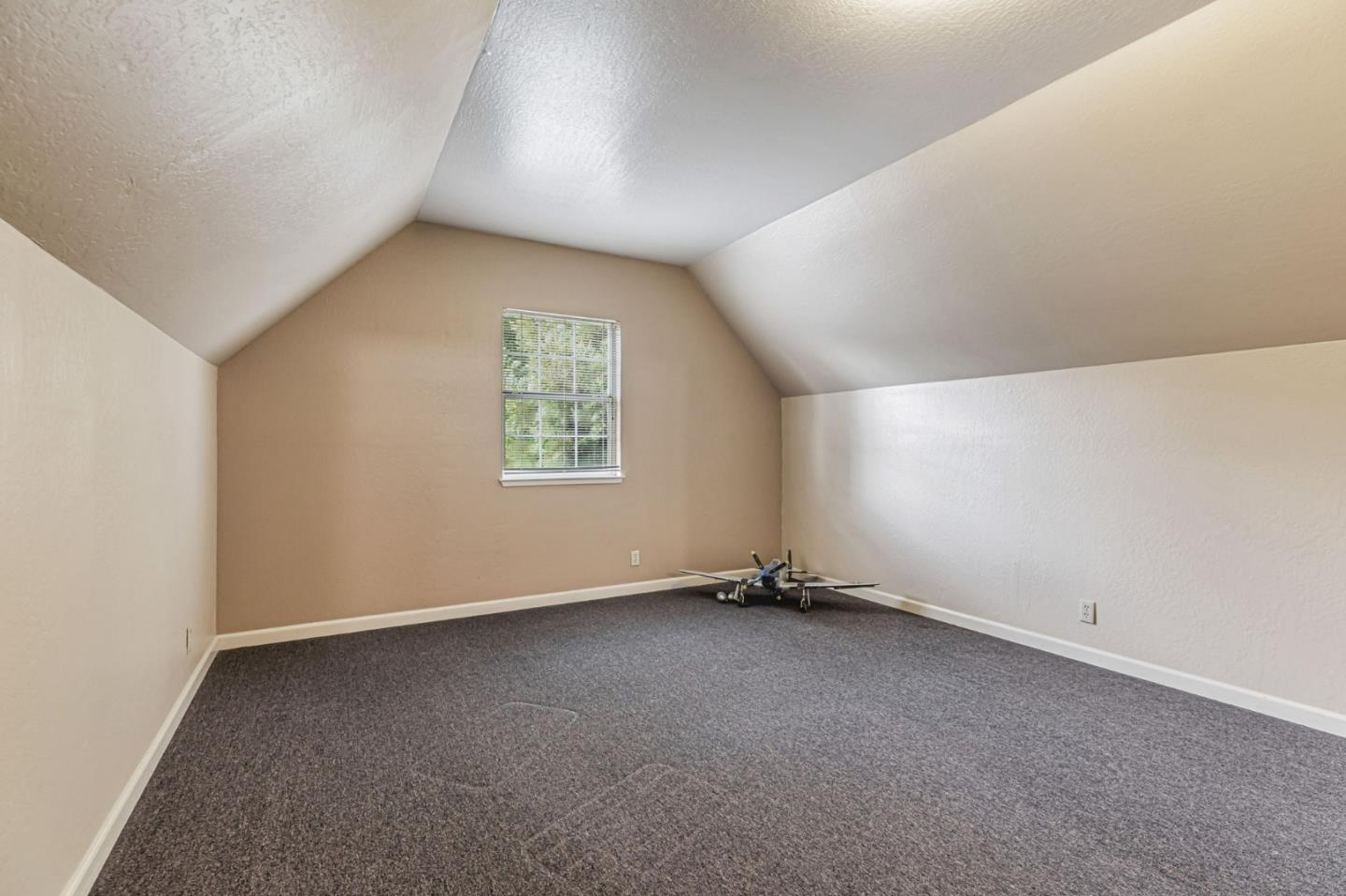 Detail Gallery Image 49 of 93 For 560 Tevis Trl, Hollister,  CA 95023 - 6 Beds | 3/1 Baths