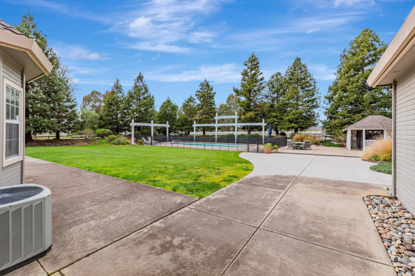 Detail Gallery Image 52 of 93 For 560 Tevis Trl, Hollister,  CA 95023 - 6 Beds | 3/1 Baths