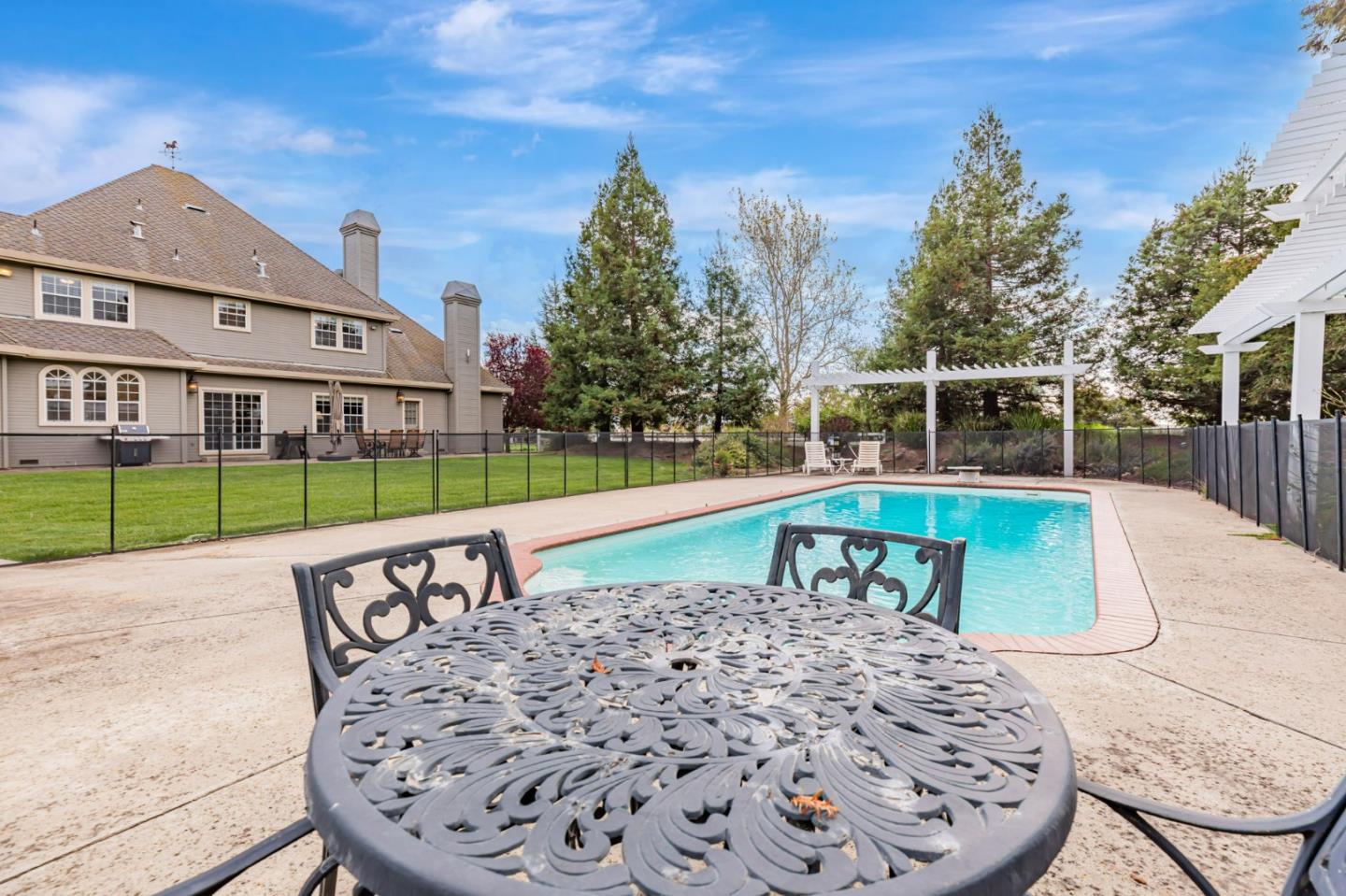 Detail Gallery Image 57 of 93 For 560 Tevis Trl, Hollister,  CA 95023 - 6 Beds | 3/1 Baths