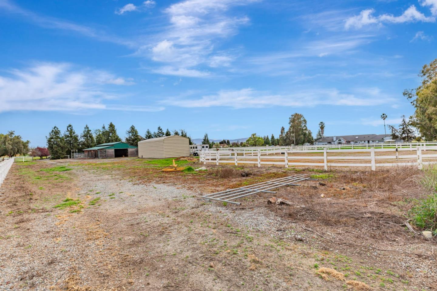 Detail Gallery Image 69 of 93 For 560 Tevis Trl, Hollister,  CA 95023 - 6 Beds | 3/1 Baths