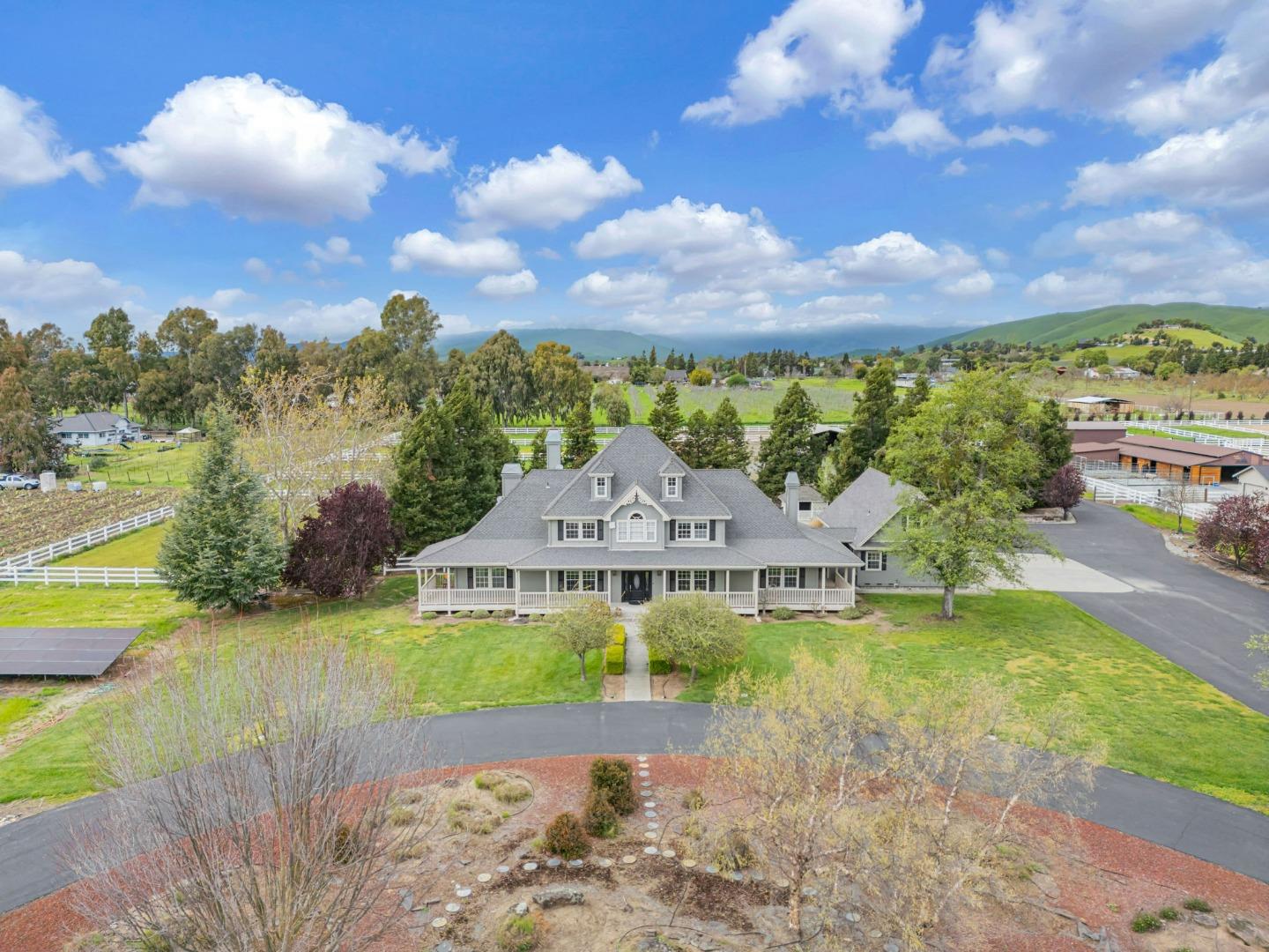 Detail Gallery Image 72 of 93 For 560 Tevis Trl, Hollister,  CA 95023 - 6 Beds | 3/1 Baths