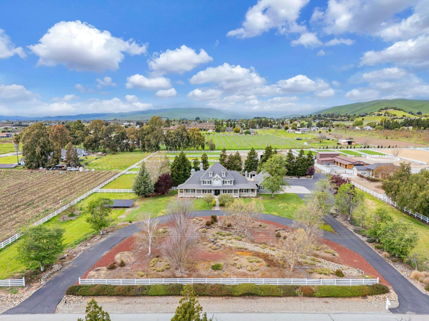 Detail Gallery Image 76 of 93 For 560 Tevis Trl, Hollister,  CA 95023 - 6 Beds | 3/1 Baths