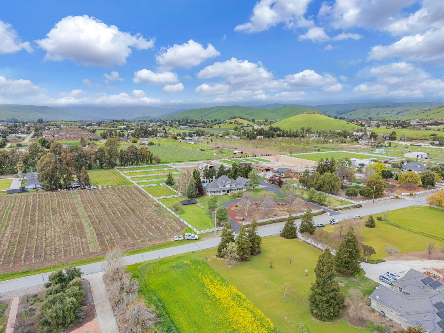 Detail Gallery Image 78 of 93 For 560 Tevis Trl, Hollister,  CA 95023 - 6 Beds | 3/1 Baths