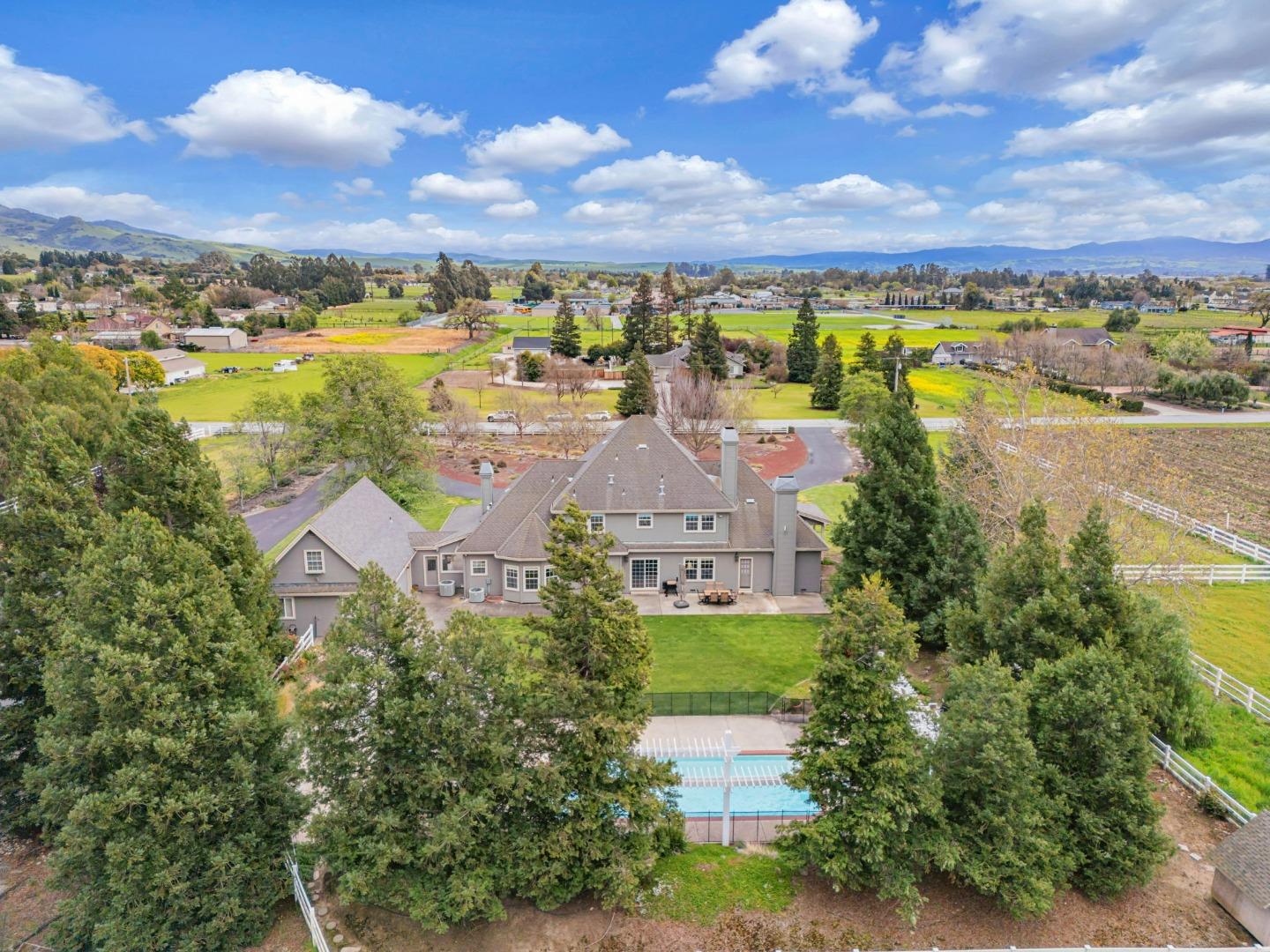 Detail Gallery Image 80 of 93 For 560 Tevis Trl, Hollister,  CA 95023 - 6 Beds | 3/1 Baths