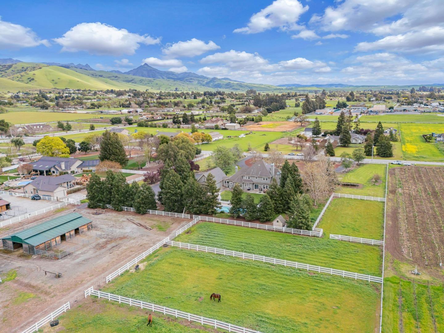 Detail Gallery Image 82 of 93 For 560 Tevis Trl, Hollister,  CA 95023 - 6 Beds | 3/1 Baths