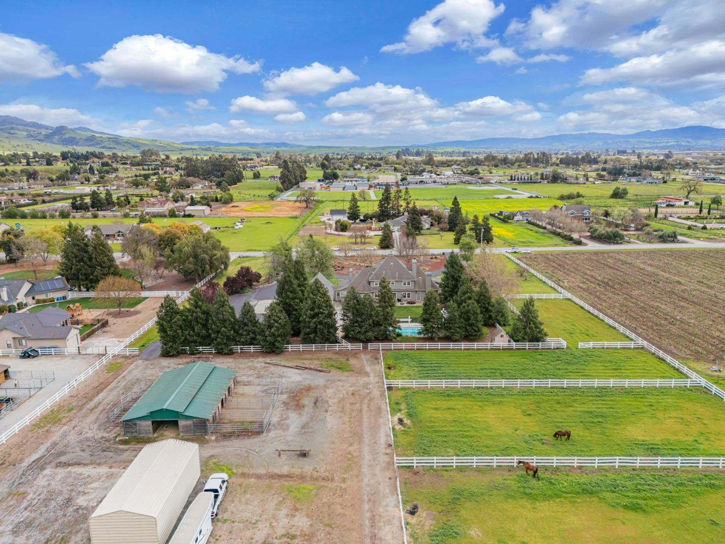 Detail Gallery Image 83 of 93 For 560 Tevis Trl, Hollister,  CA 95023 - 6 Beds | 3/1 Baths